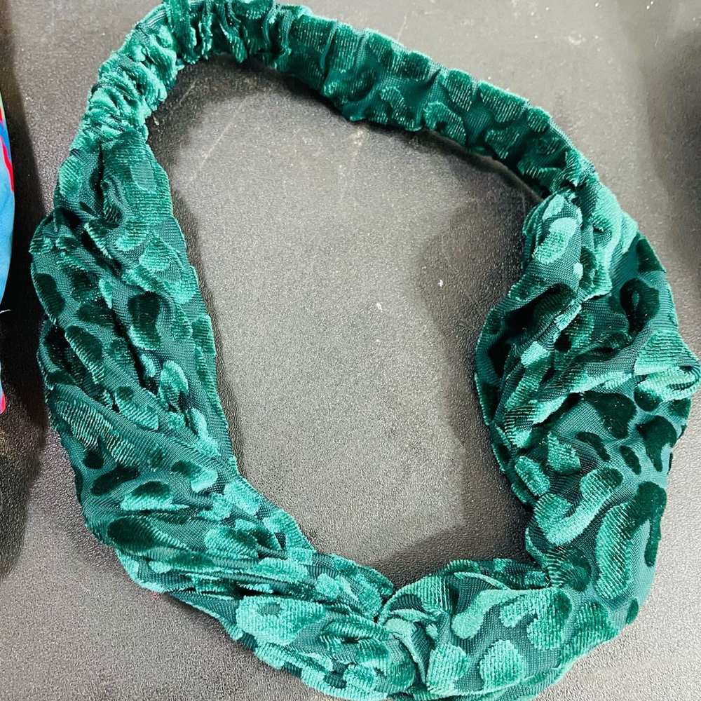 3 headbands never used.